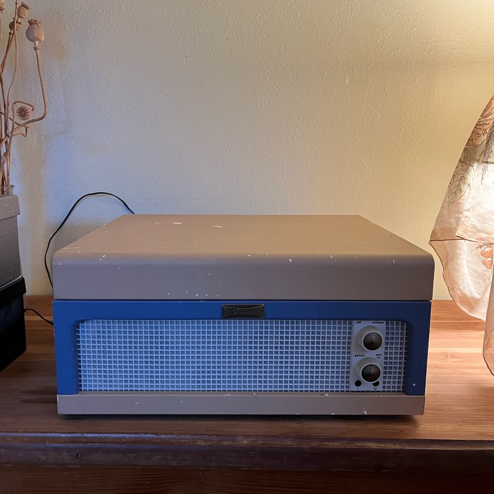 Crosley Tan and Black Vinyl Player - Picture 4 of 6